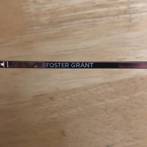 A pair of foster grant sunglasses, never been worn - Picture 4 of 4
